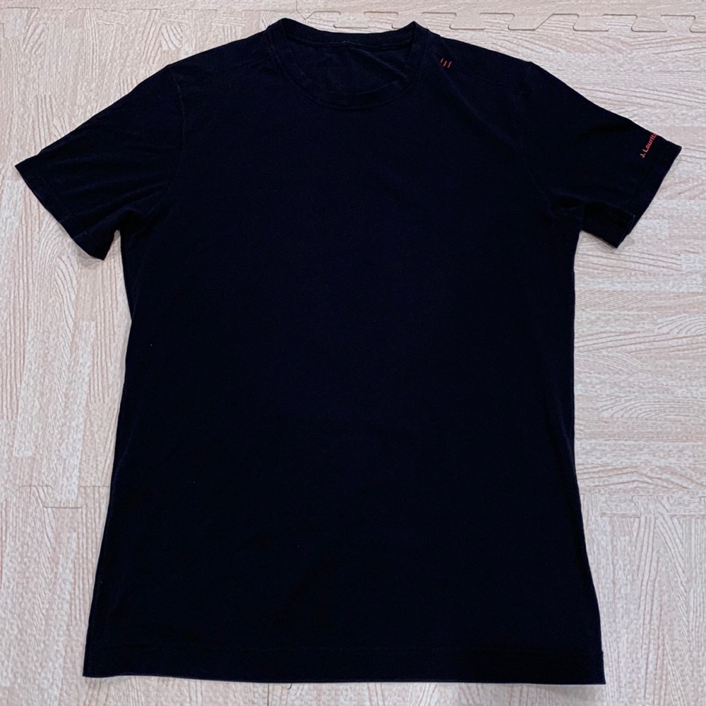 Lululemon workout shirt